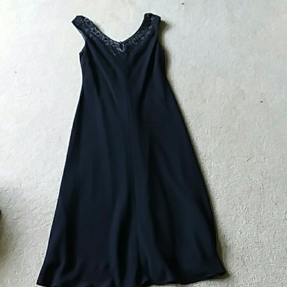 Black v neck midi dress